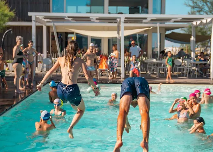 Aparthotel Pomposa 3*